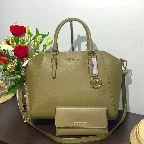 Michael Kors Ciara Duffle Solid olive green color set - Picture 1 of 15